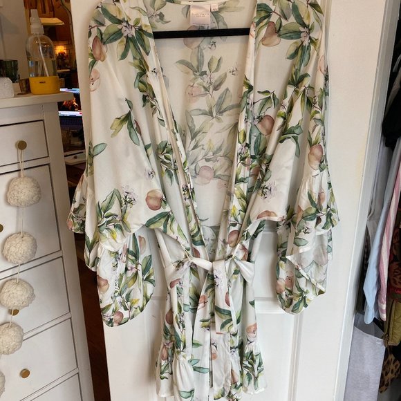 Adorable Feminine & Flouncy White Bridal or Maternity Robe with Botanical Design - Picture 1 of 9